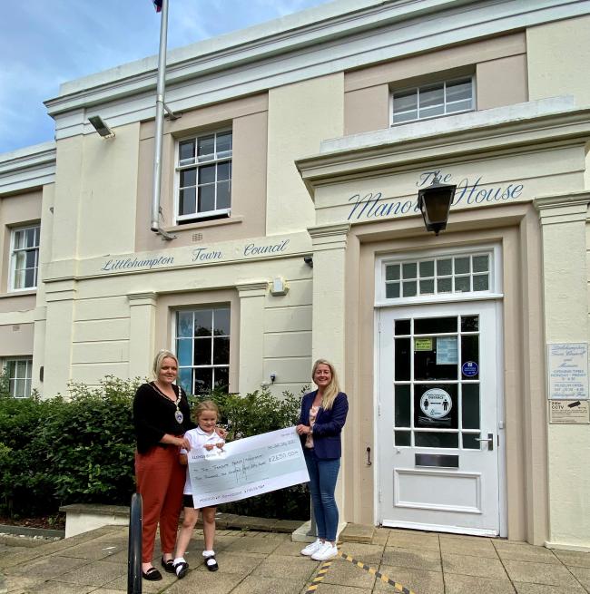 Town Mayor Councillor Michelle Molloy presenting cheque to Treasure Basket outside the Manor House