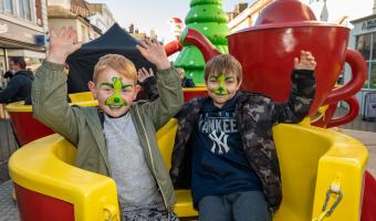 Kids on the teacups at the Welcome Back
